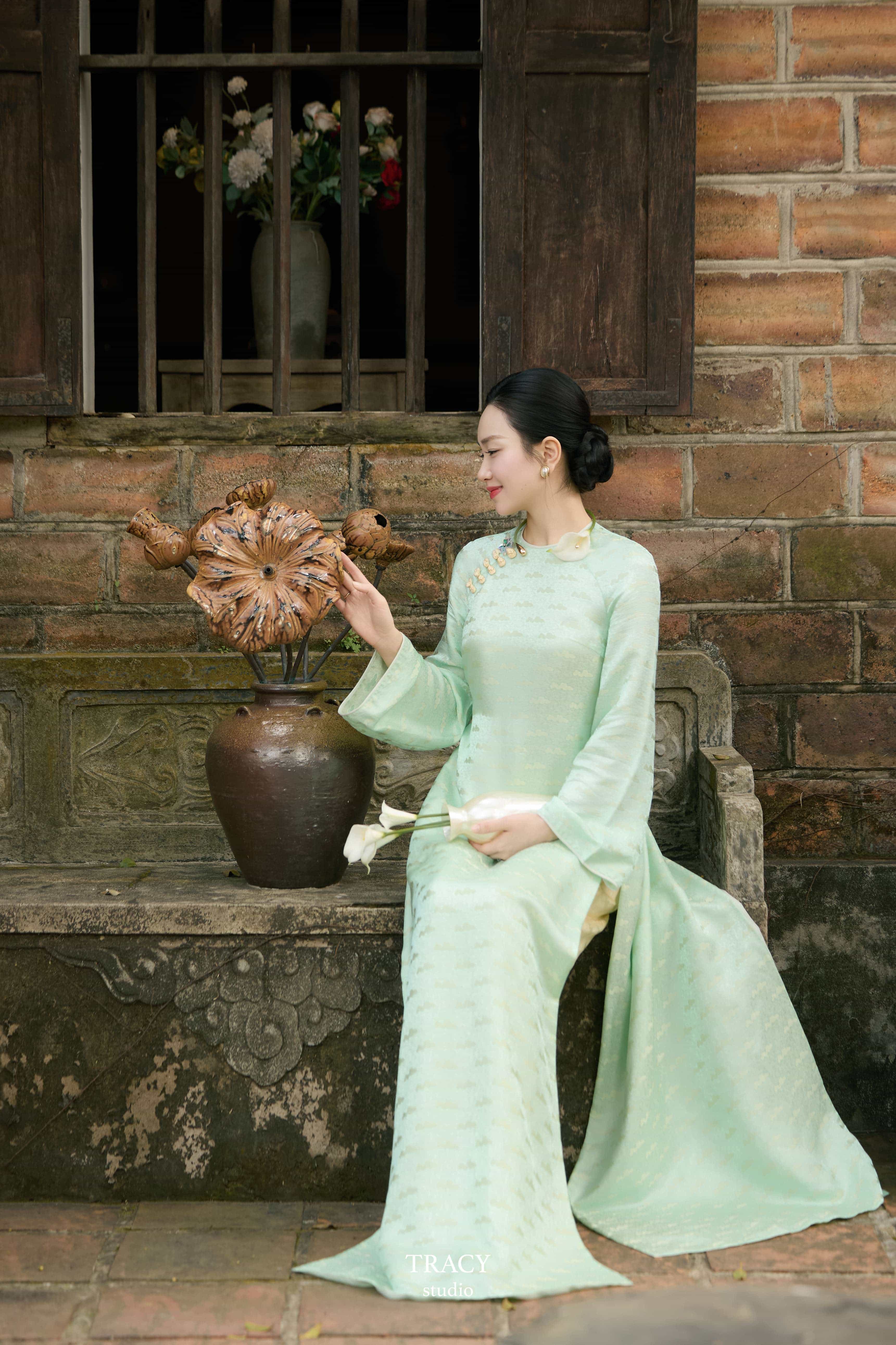 frontend/img/gallery/anh-tet-yem-ao-dai/tracy-studio-chup-chi-lan-huong (5).jpg